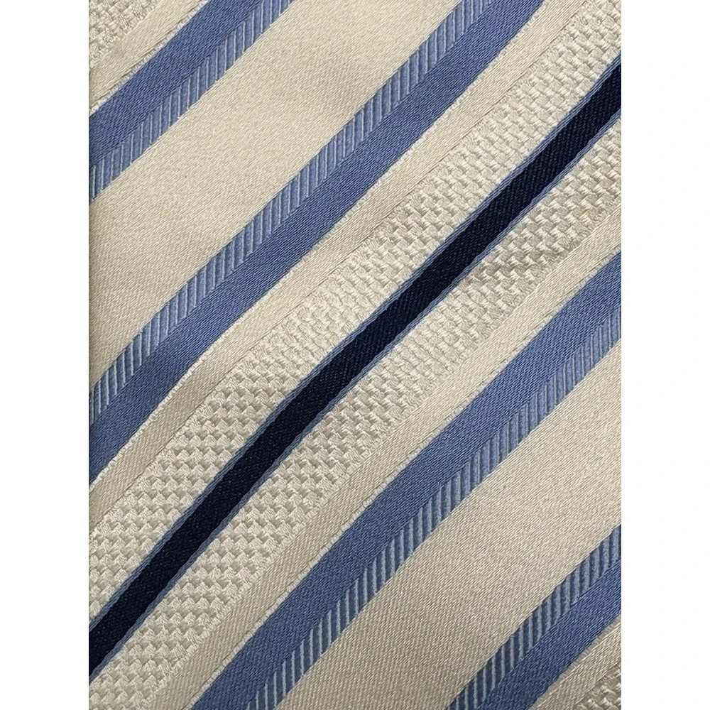 Donald Trump Tie 100% Silk White Blue Signature Collection Luxury Striped 61